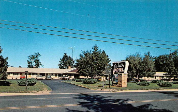 Au Sable Motel - Old Postcard Photo (newer photo)